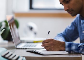 Αυξημένο επίδομα αδείας για τους εργαζόμενους με κατώτατο μισθό από το 2025