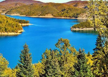 Λίμνη Πλαστήρα: η μαγική παλέτα της φύσης